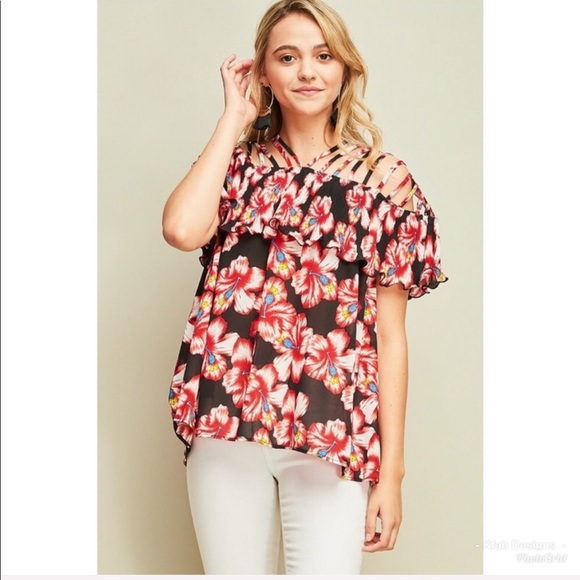 🛍LAST 3! Ruffled Cage Neckline Floral Tunic! - Picture 2 of 5